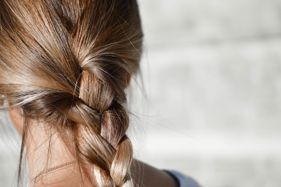 Mitos e Verdades sobre a Queda de Cabelo: O que a Ciência Diz Sobre o Assunto